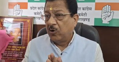 देहरादून में प्रदेश कांग्रेस उपाध्यक्ष संगठन सूर्यकांत धस्माना ने शहीद मोहन लाल रतूड़ी की धर्मपत्नी को किया सम्मानित भेंट किया एक लाख का चैक