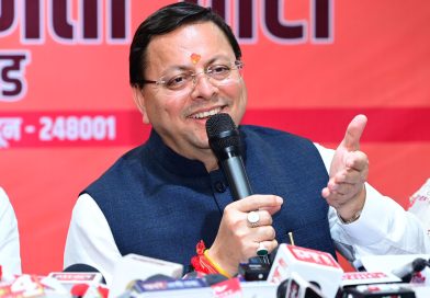 किताबें पढ़ने की आदत को बढ़ावा दें: ‘बुके नहीं बुक दीजिए’—मुख्यमंत्री धामी का आह्वान