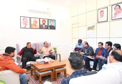 मंत्री गणेश जोशी ने सभी विभागों को आपसी समन्वय के साथ कार्य करते हुए आपदा प्रभावित क्षेत्रों में पुनर्निर्माण कार्यों को सर्वोच्च प्राथमिकता देने के दिए निर्देश