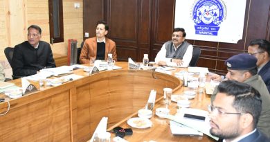 सीएम हेल्पलाइन में प्राप्त शिकायतों को गंभीरता पूर्वक लेते हुए उनका समय से निस्तारण किया जाय-मुख्य सचिव