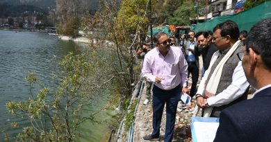 मुख्य सचिव ने विश्व प्रसिद्ध श्री कैंचीधाम में पंहुचकर बाबा नीब करौली के भी दर्शन कर राज्य की सुख एवं शांति की कामनां की