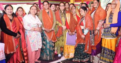 रेखा आर्या ने सोमेश्वर विधानसभा क्षेत्र के गांव क्वैराली स्थित मां भगवती मंदिर प्रांगण में आयोजित नवरात्रि पूजन में की सहभागिता