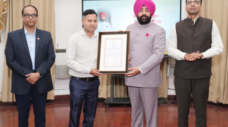 आपदा में उत्कृष्ट कार्य करने वाले कार्मिकों को राज्यपाल ने किया सम्मानित