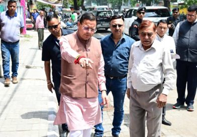 मुख्यमंत्री ने अपने मोबाइल से अधिकारियों को दिखाई हकीकत