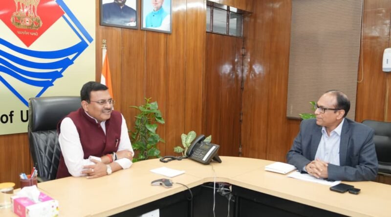 मुख्य सचिव ने सचिव शिक्षा को स्कूलों में बुक बैंक बनाये जाने के दिए निर्देश