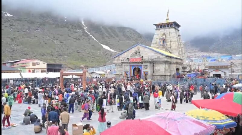 जिला प्रशासन द्वारा यात्रा मार्ग से लेकर धाम परिसर तक व्यापक और सुव्यवस्थित व्यवस्थाएं सुनिश्चित की गई