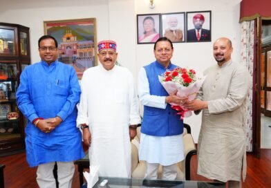 मानव उत्थान सेवा समिति के माध्यम से चारधाम यात्रियों का 10 करोड़ का बीमा  महाराज ने मुख्यमंत्री धामी को सौंपा 367995 की धनराशि का चैक