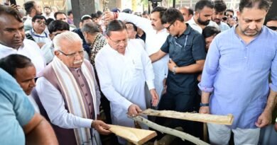 पूर्व मुख्यमंत्री मेजर जनरल भुवन चंद्र खंडूड़ी (से.नि) की अंतिम यात्रा में शामिल हुए मुख्यमंत्री श्री पुष्कर सिंह धामी, केंद्रीय विद्युत मंत्री श्री मनोहर लाल खट्टर, सहित मंत्रीगण एवं जनप्रतिनिधि