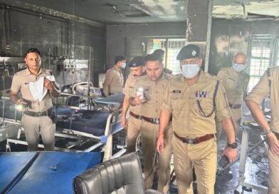 आग के बीच फॅसे मरीजो के लिए देवदूत बनी दून पुलिस