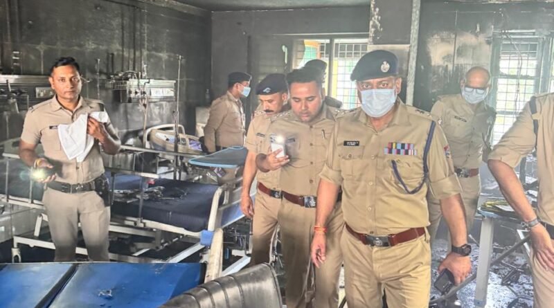 आग के बीच फॅसे मरीजो के लिए देवदूत बनी दून पुलिस