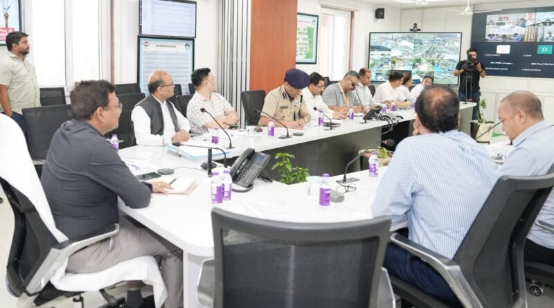 मुख्य सचिव ने आने वाले मानसून सीजन को लेकर भी जिलाधिकारियों को अपने जनपदों में सभी आवश्यक कदम उठाए जाने के दिए निर्देश