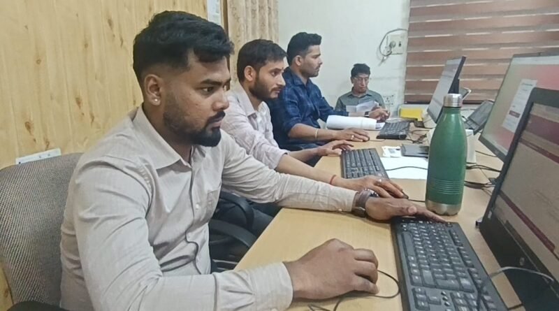 पेंशनरों को डिजिटल रूप से सशक्त बनाने की पहल, पेंशनर फैसिलिटेशन हाल में जीवन प्रमाण पत्र पर विशेष प्रशिक्षण जारी*