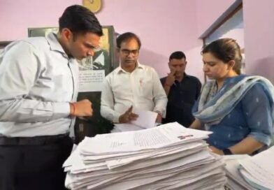 सब-रजिस्ट्रार कार्यालय विकासनगर में डीएम की औचक निरीक्षण, गंभीर अनियमितताएं हुई उजागर