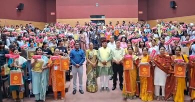 विश्व मासिक धर्म स्वच्छता दिवस पर कैबिनेट मंत्री ने किया बालिकाओं को जागरूक