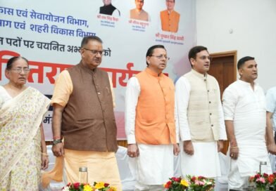 मुख्यमंत्री श्री पुष्कर सिंह धामी ने विभिन्न पदों पर चयनित 221 अभ्यर्थियों को नियुक्ति पत्र किए वितरित