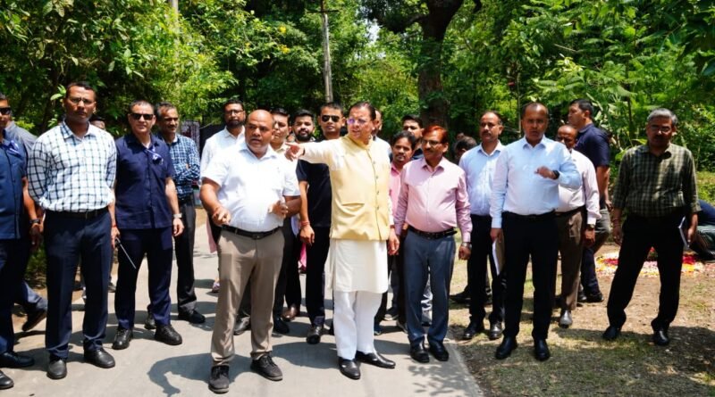 मुख्यमंत्री आवास परिसर मेंउपयुक्त प्रजातियों के पौधों के चयन एवं रोपण का कार्य हुआ प्रारम्भ