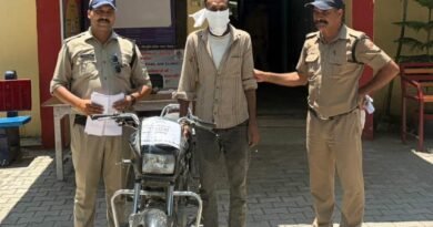 शातिर वाहन चोर को पुलिस ने किया गिरफ्तार चोरी की गई मोटर साइकिल हुई बरामद