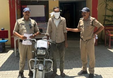 शातिर वाहन चोर को पुलिस ने किया गिरफ्तार चोरी की गई मोटर साइकिल हुई बरामद