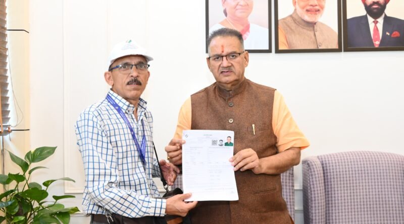 मताधिकार केवल एक संवैधानिक अधिकार नहीं, बल्कि राष्ट्र निर्माण में हमारी सक्रिय भागीदारी का महत्वपूर्ण माध्यम है………….मंत्री गणेश जोशी