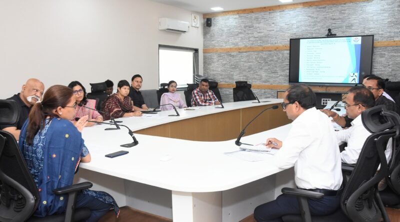 खेल मंत्री नेखेल विश्वविद्यालय का शैक्षिक सत्र शुरू करने के लिए जल्द से जल्द नियुक्तियां करने के दिए निर्देश