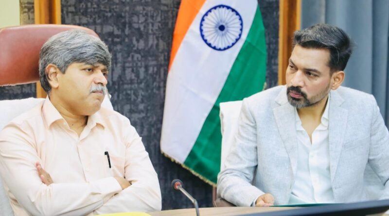 मानसून के दौरान जलभराव की समस्या से प्रभावी ढंग से निपटने हेतु जनपद में उपलब्ध 39 डी-वॉटरिंग पंपों की तैनाती योजना की की गई समीक्षा