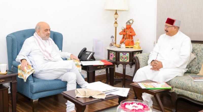 मंत्री सतपाल महाराज ने गृह मंत्री अमित शाह से शिष्टाचार भेंट कर उन्हें उत्तराखंड पर्यटन द्वारा प्रकाशित “Ambles Across Godland” नाम की एक पुस्तक भी भेंट की