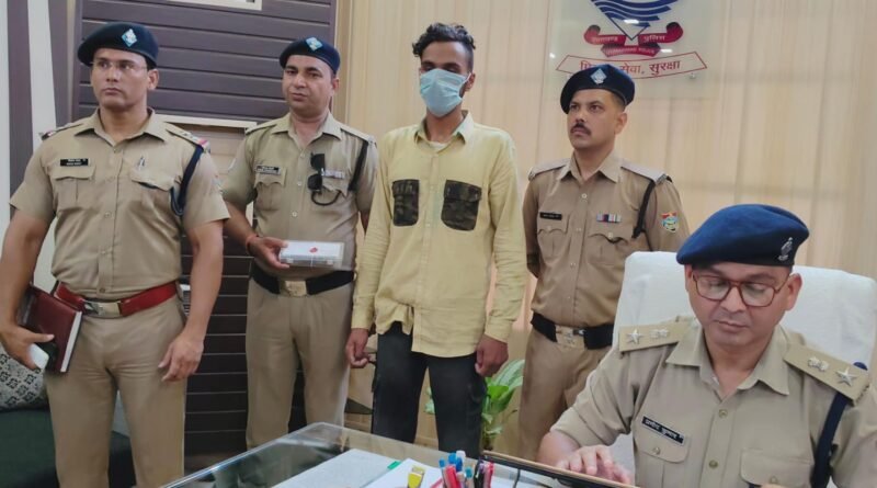 उत्तराखण्ड के सभी थानों को बम विस्फोट की धमकी देने वाले अभियुक्त को पुलिस ने किया गिरफ्तार