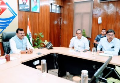 मुख्य सचिव श्री आनन्द बर्द्धन ने सोमवार को सचिवालय में प्रदेश में ग्रोथ सेंटर्स की प्रगति के सम्बन्ध में सभी सम्बन्धित विभागों के साथ  की बैठक