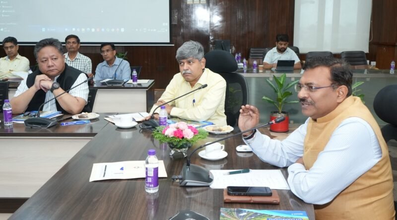 मुख्य सचिव श्री आनन्द बर्द्धन ने दो दिवसीय कार्यशाला को एक बड़ा अवसर बताते हुए इसमें सभी विभागों को अधिक से अधिक प्रतिभाग किए जाने की बात कही