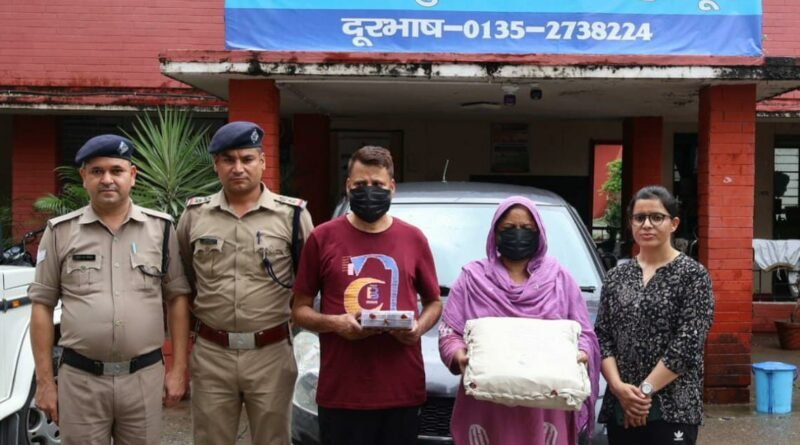 राजपुर क्षेत्र में बड़े शोरूम में हुई लाखों की चोरी का दून पुलिस ने किया खुलासा