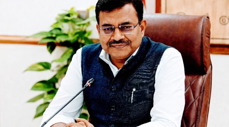 मुख्य सचिव ने मॉडल विलेज को आजीविका से जोड़ते हुए लोकल हितधारकों को भी शामिल किए जाने के दिए निर्देश