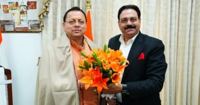 उपाध्यक्ष अशोक वर्मा ने मुख्यमंत्री पुष्कर सिंह धामी से की शिष्टाचार भेंट पौड़ी के कलजीखाल कार्यक्रम की जनसमस्याओं की रिपोर्ट भी सौंपी
