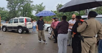 भारी बारिश के कारण धंसी एप्रोच रोड; युद्धस्तर पर जारी मरम्मत कार्य, जल्द खुलेगा मार्ग