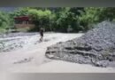 विधायक के निर्देश भी बेअसर, जोखिम में डालकर नदी पार कर रहे ग्रामीण