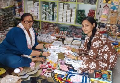 एनआरएलएम से जुड़ी ग्रामीण महिलाएं राखी निर्माण से कर रहीं अच्छा कारोबार, दून के मॉल और सचिवालय में लगेंगे स्टॉल*