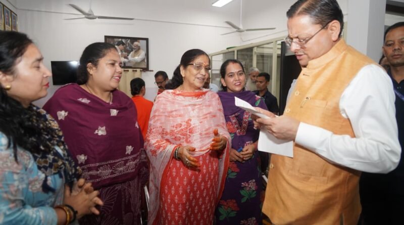 मुख्यमंत्री से विभिन्न कर्मचारी संगठनों के प्रतिनिधिमंडलों ने की भेंट