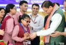 बच्चों के साथ केक काटा, आत्मीयता से मिले और साझा की जन्म दिवस की खुशियां