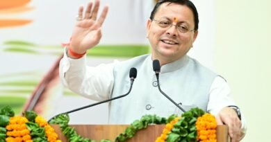 हिंदी के साथ उत्तराखण्ड की लोकभाषाओं और साहित्य के संरक्षण के लिए राज्य सरकार प्रतिबद्ध : मुख्यमंत्री