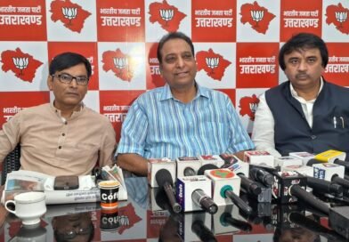 पहले इस्तीफा, अब ग्रैंड स्वागत का राजनैतिक पाखंड जनता देख रही है: चमोली