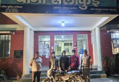 बाइक सीज कर उल्लन्घन कर्ताओ के पुलिस एक्ट मे किये चालान