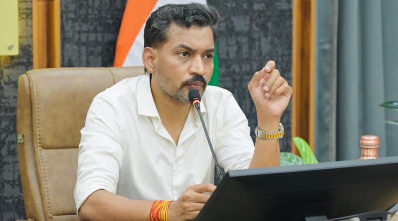 नामित अधिकारियों को दो दिन में गड्ढों एवं क्षतिग्रस्त हिस्सों की सूची तैयार कर फोटो सहित रिपोर्ट देने के निर्देश