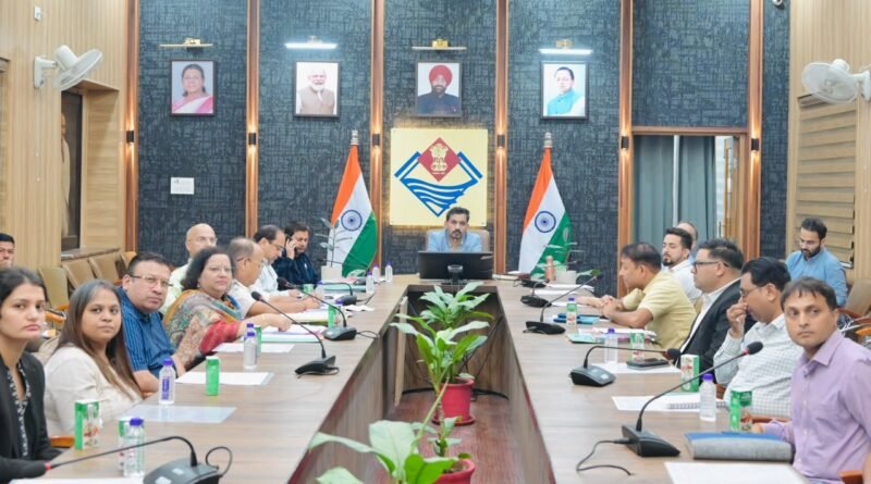 कम लिंगानुपात वाले गांवों को चिह्नित कर रेड जोन बनाने, अल्ट्रासाउंड केंद्रों की नियमित निगरानी करने तथा भ्रूण के लिंग की जांच कराने और करने वालों के विरुद्ध कठोर कार्रवाई के दिए निर्देश